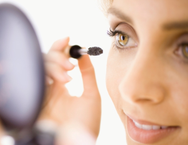 0719 beauty fixes 04 how to make mascara not clumpy li Šest najjednostavnijih beauty rešenja