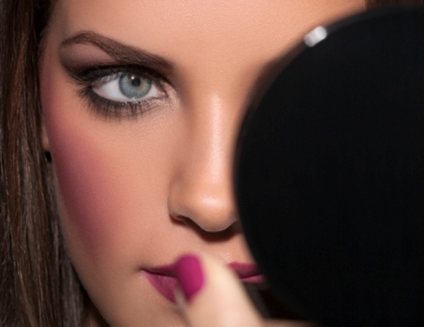 0719 beauty fixes 05 how to make blush less bright li Šest najjednostavnijih beauty rešenja