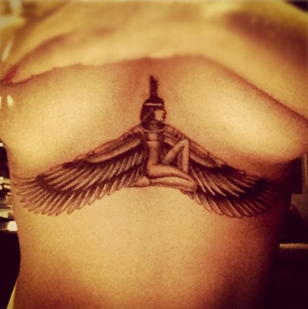 SLIKA 1 Rihanna   nova tetovaža! 