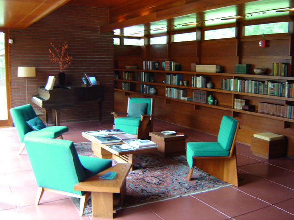 enterijer ove poynate kuce Frank Lloyd Wright: Zavirimo u istoriju dizajna i arhitekture 