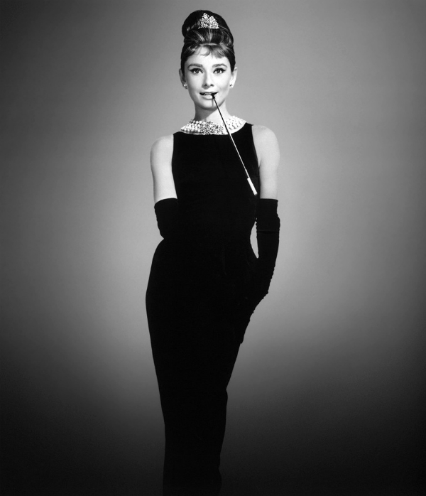 slika20 The Best Fashion Moments: Magija male crne haljine u filmu “Doručak kod Tifanija” 