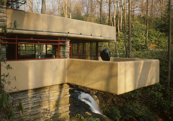 terasa kao postolje skulpturi Frank Lloyd Wright: Zavirimo u istoriju dizajna i arhitekture 