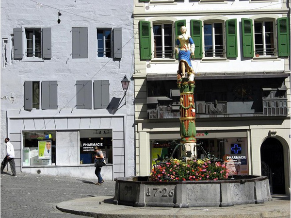 Slika51 Trk na trg: Place de la Palud, Švajcarska 