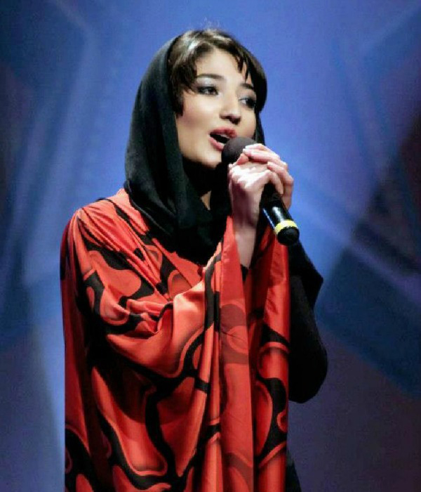 slika 221 Hrabra avganistanska pevačica u Idolu