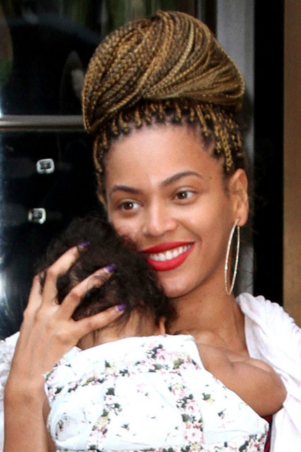 Kikice i beba u naru+¿ju Beauty Moments: Najlepše frizure Beyoncé