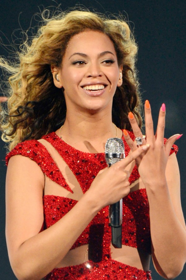 Lokne boje zlata Beauty Moments: Najlepše frizure Beyoncé