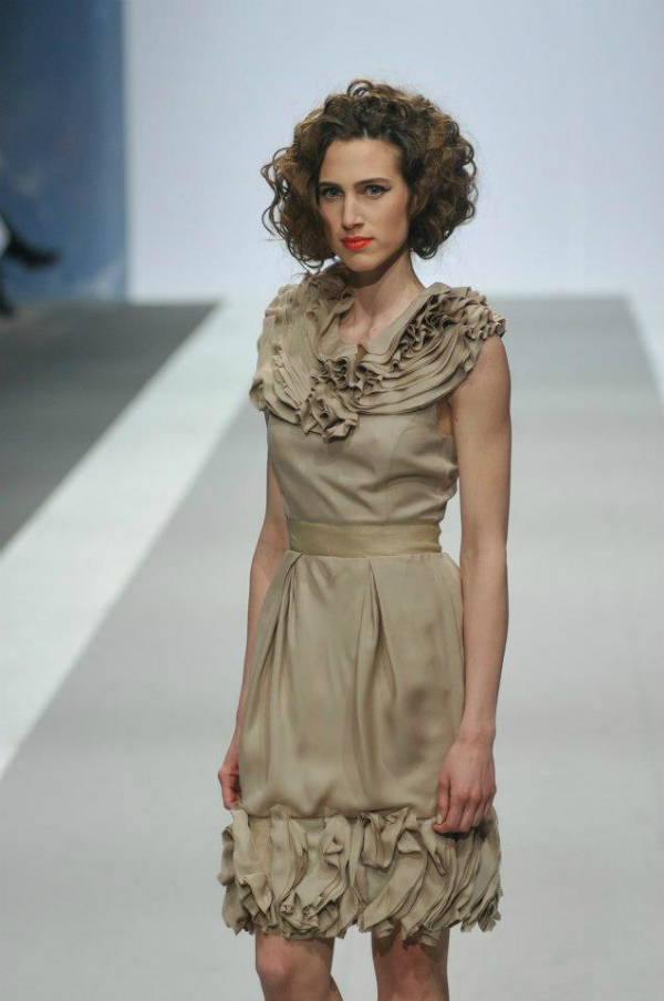Elegancija u bež haljini 33. Perwoll Fashion Week: Ana Šekularac 