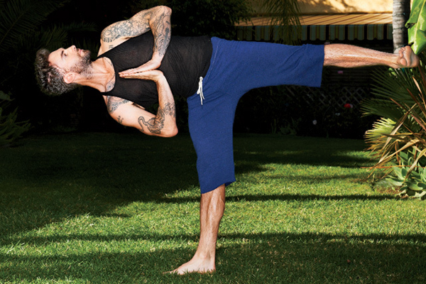 rockstar yoga 1616 641x Adam Levine: Joga u rok stilu 