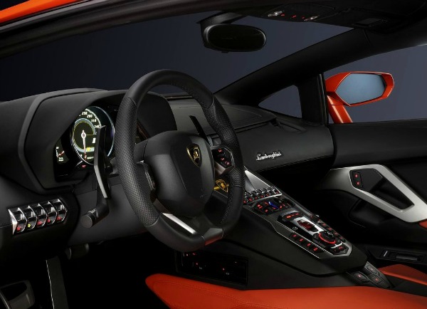 slika4.jpg 200km/h: Lamborghini “Aventador LP700 4” 