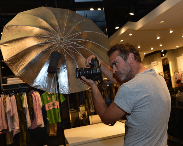 Miša Obradović dok snima editorijal Live Vip Fashion Shopping Night