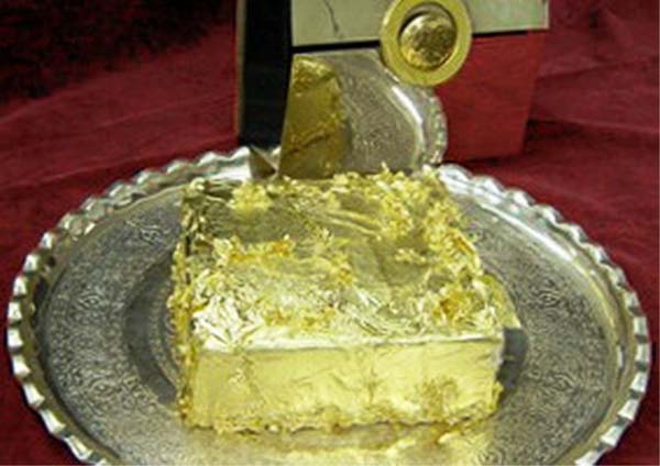 Zlatna torta na srebrnom poslužavniku Top 10 najluksuznijih deserata sveta