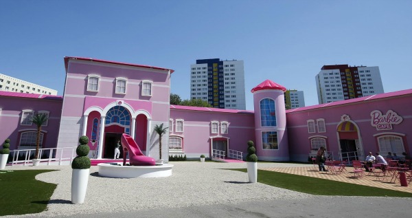 slika11.jpg1 Barbie kuća u prirodnoj veličini 