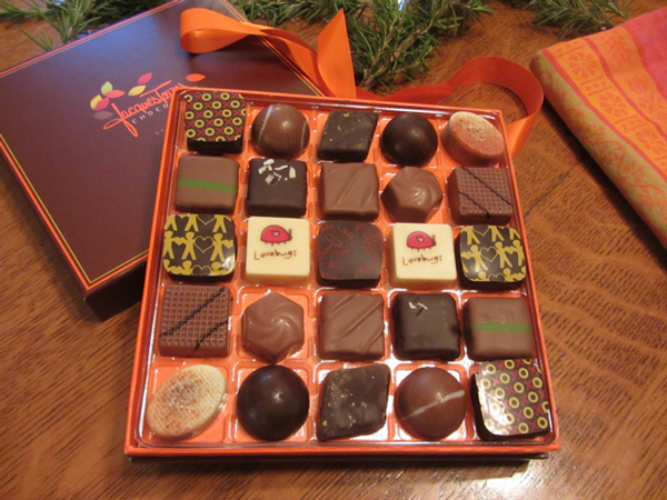 Čokoladne praline u crvenoj kutiji Vodič kroz potpuni užitak: Radionice čokolade