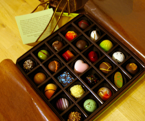 Šarene čokoladice u kutiji Vodič kroz potpuni užitak: Radionice čokolade