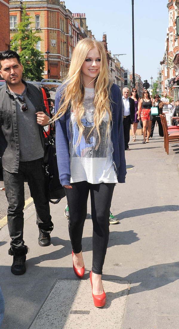 Avril Lavigne 5 Street Style: Avril Lavigne 