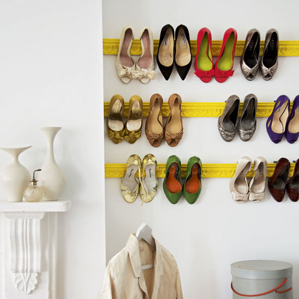Cipele okacene na zid Inventivna i veličanstvena: Skladišta za cipele 