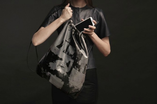 Torba će se u prodaji naći krajem avgusta Modni zalogaj: Alexander Wang i Samsung dizajnirali torbu