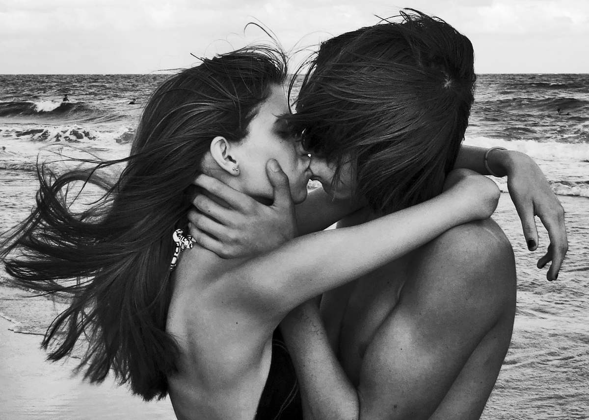 black and white kiss love Favim.com 441957 Horoskop za avgust: Rak (ljubav)