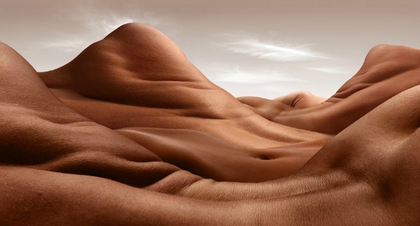 “Shoulder Hill Valley” Bodyscapes: Gola tela pretvorena u pejzaže 