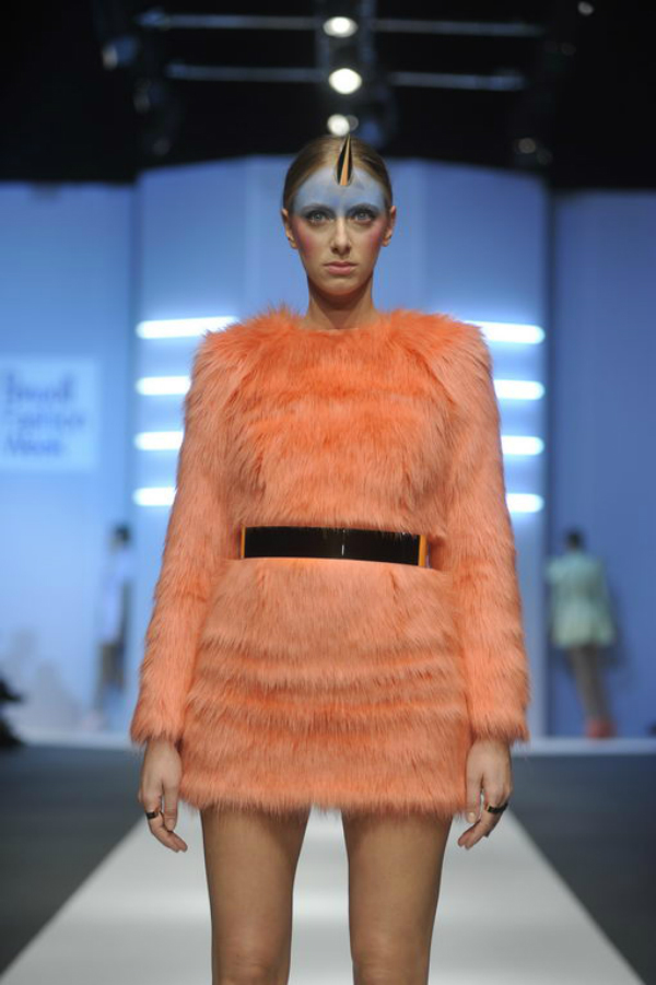 Narandžasta haljina od krzna 34. Perwoll Fashion Week: Ana Ljubinković