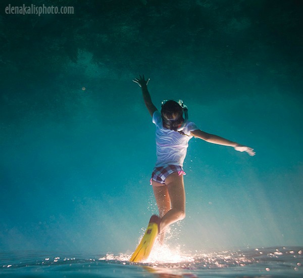 Saša u delfinovom skoku Crtanje pomoću svetlosti: Fotograf Elena Kalis 