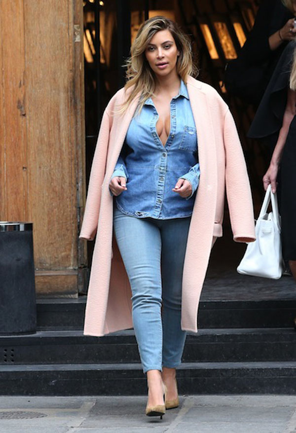 Kim Kardashian at La Societe Denim Outfit 1 Kim Kardashian u svojoj novoj stilskoj fazi zvanoj Kanye