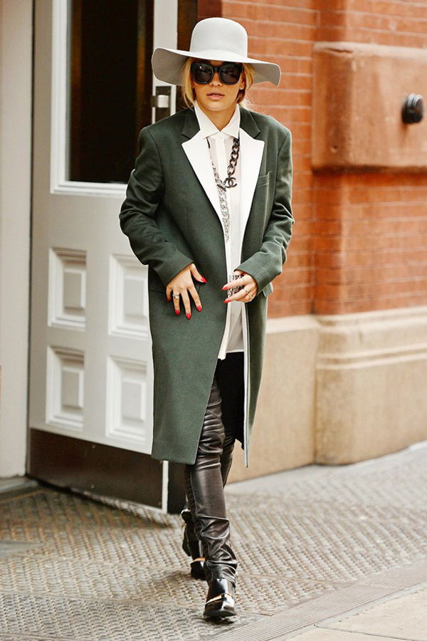 Rita Ora glamour 31oct13 rex b 592x888 One to nose ovako: Kožne pantalone