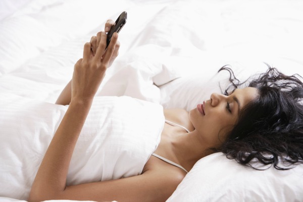 telefon u krevetu 20 saveta za bolji san 