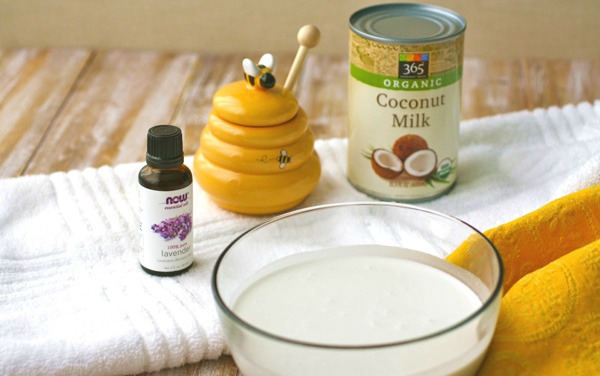 Slika 4 Uradi sama: Umirujuća kupka od meda i kokosovog mleka