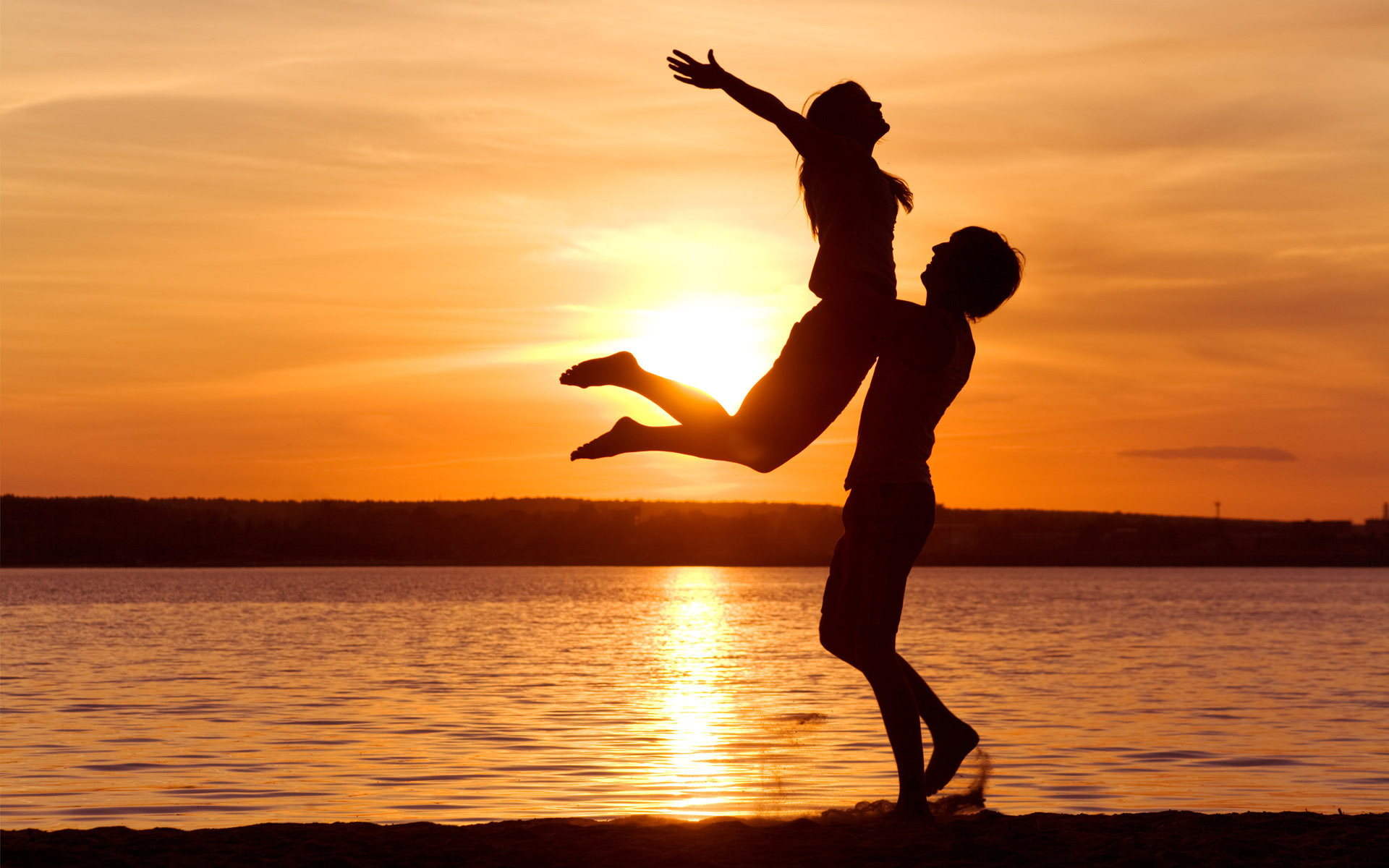love man woman silhouette sun sunset sea lake beachother1 1 Ribe