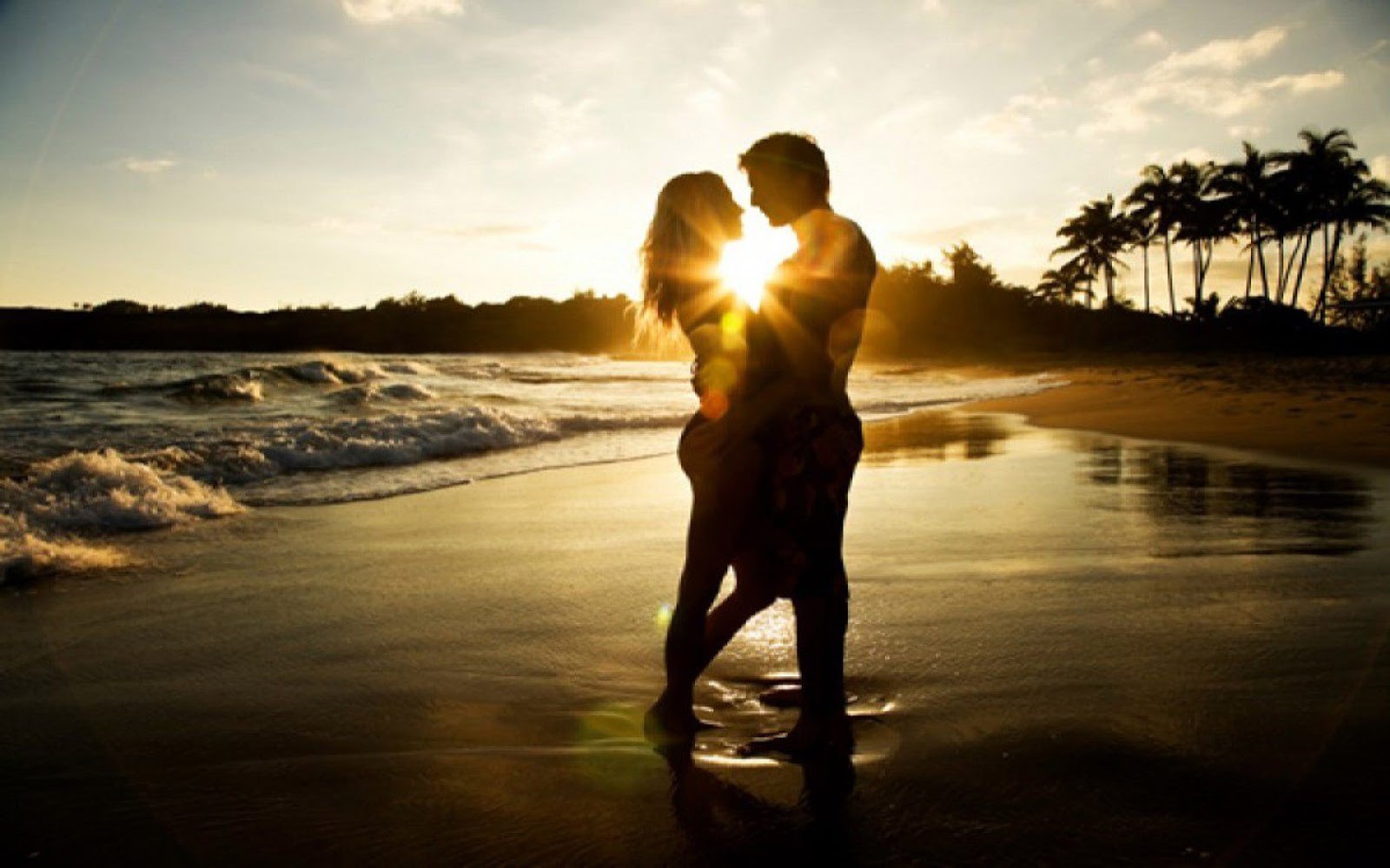 Loving Couple And Sunset Mesečni horoskop za maj 2014: Jarac