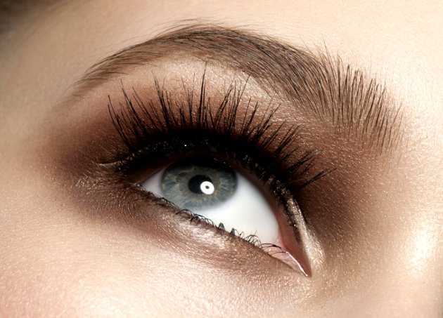 embedded wear false lashes during the day Zapovesti lepote: obrve, pakovanja i bubuljice