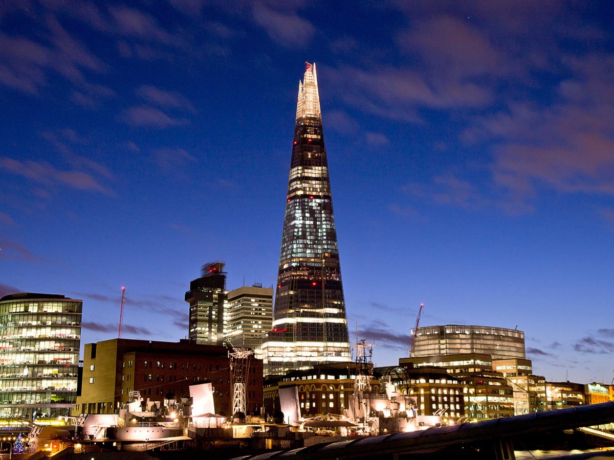 1 the shard this years winner was the 87 story london shard which has an angled glass faade that reflects light patterns across the surface standing 1004 feet high the shard is currently the tallest building in th Pogled u nebo: Najbolji oblakoderi na svetu