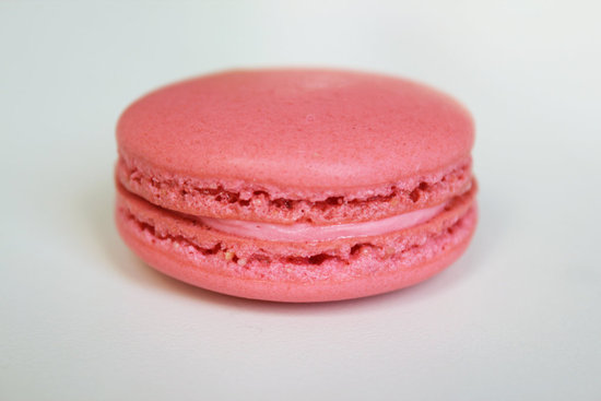 41ecf0b5495844e5 basic macarons pink.preview Zasladite dan: Pravi francuski makaronsi 
