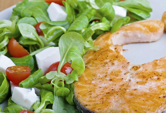 embedded salmon and salad U zdravom telu: Jedite ribu
