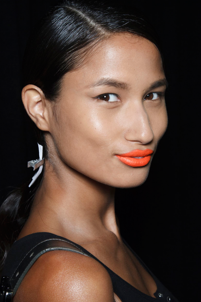 Prabal Gurung oliveskin Beauty trend: Narandžasti karmin