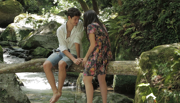 stock footage love and nature park river waterfall kiss 20 saveta kako da učinite da se dečko zaljubi u vas (2. deo)