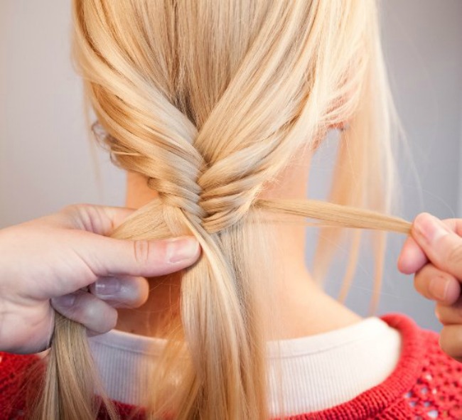 1 Pletenice Stajliš frizure: Kako da oblikujete vlažnu kosu