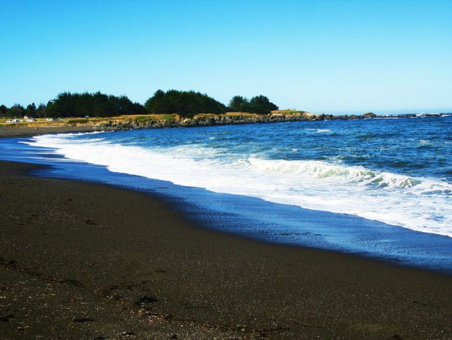 Crna plaža Zadivljujući crni pesak: Plaže iz snova
