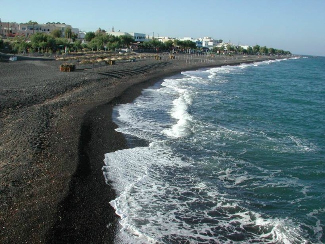 Kamari plaža Zadivljujući crni pesak: Plaže iz snova