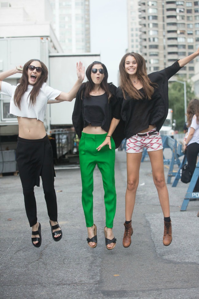 crno se lako kombinuje tri devojke Modeli na ulicama Njujorka
