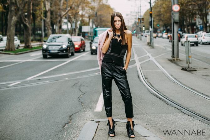 Wannabe fashion predlog 10 Modni predlog za izlazak: Roze sako i kožne pantalone