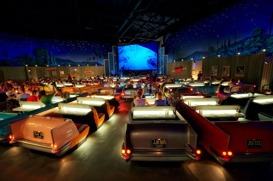 cinemas interior theater restaurant 2  880 Najotkačeniji bioskopi na svetu