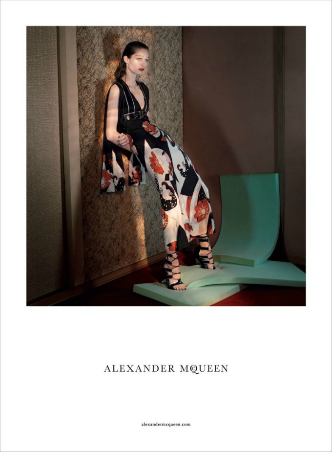 prolecna kampanja modne kuce alexander mcqueen 1 Prolećna kampanja modne kuće Alexander McQueen