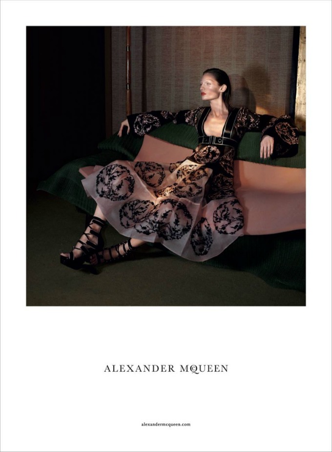 prolecna kampanja modne kuce alexander mcqueen 4 Prolećna kampanja modne kuće Alexander McQueen