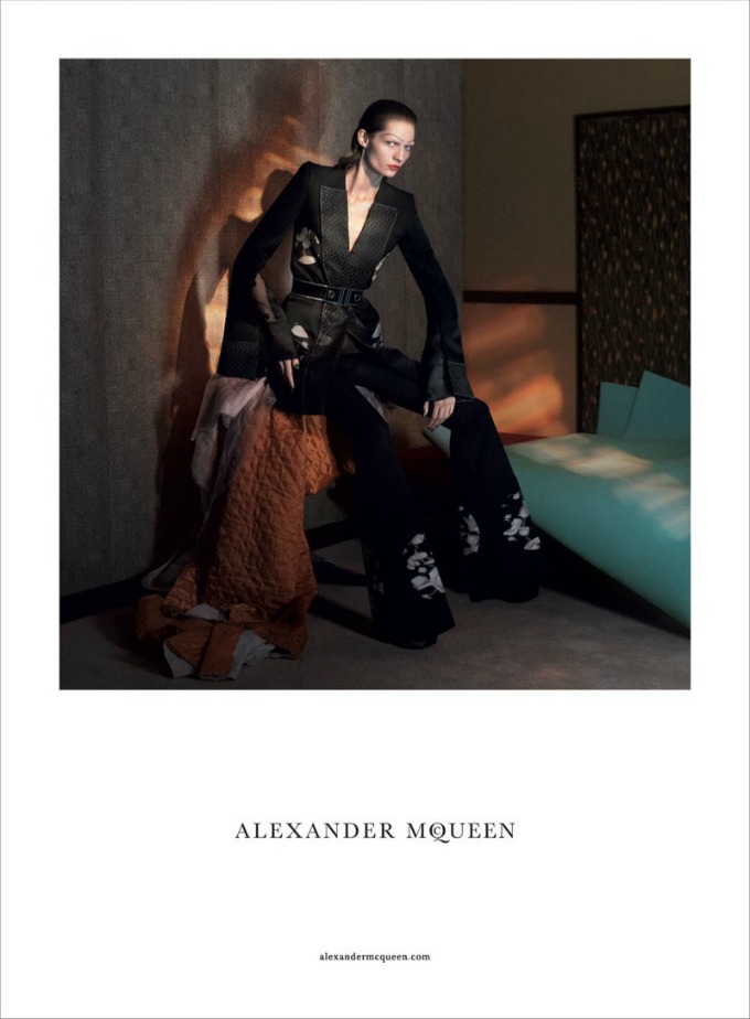 prolecna kampanja modne kuce alexander mcqueen 5 Prolećna kampanja modne kuće Alexander McQueen