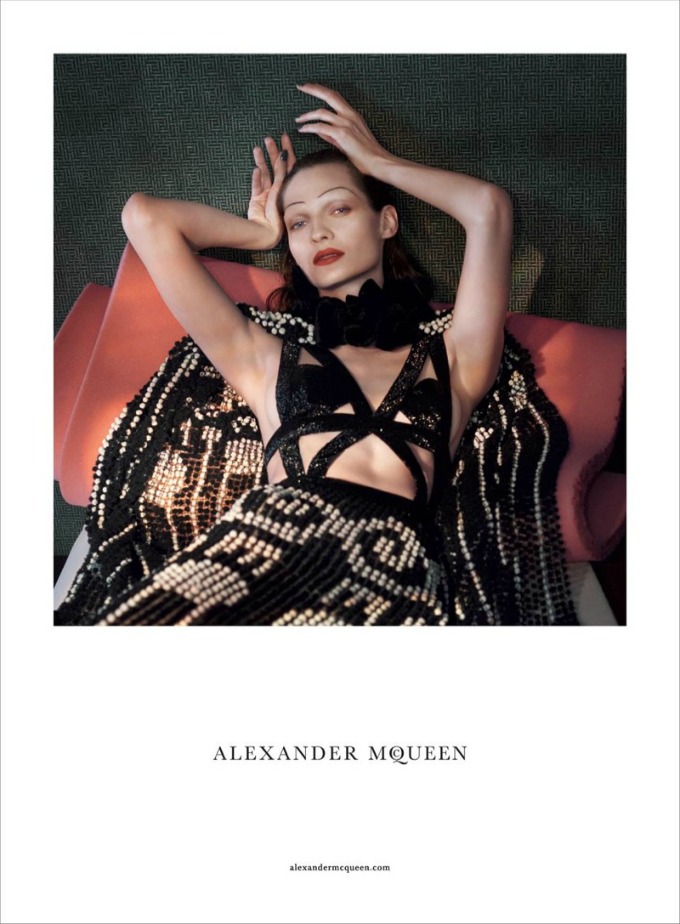prolecna kampanja modne kuce alexander mcqueen 6 Prolećna kampanja modne kuće Alexander McQueen
