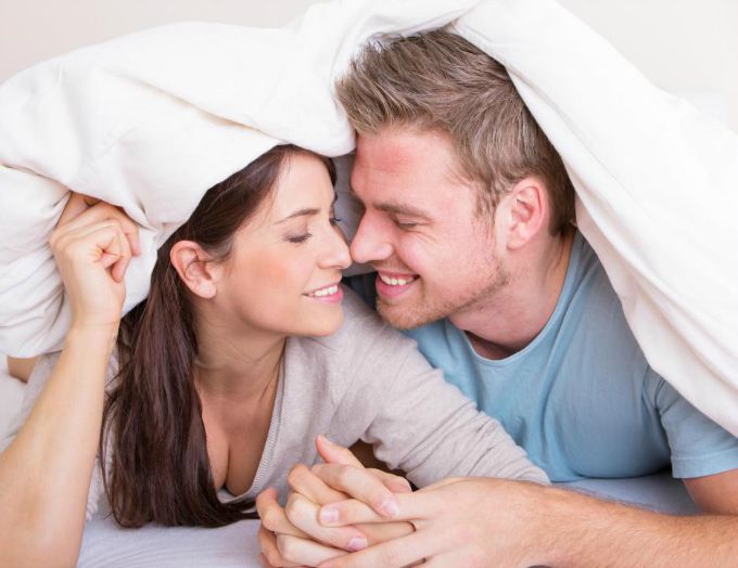muskarac i zena u krevetu Seks otkriva zaljubljenog muškarca