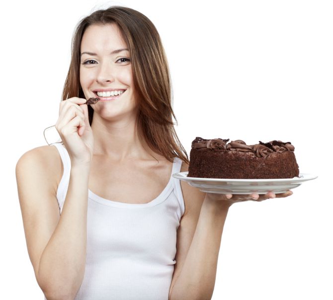 zena jede tortu Mitovi o šećeru u koje moraš prestati da veruješ