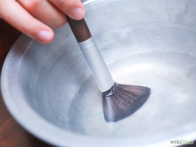 Čišćenje četkica za senke1 Kako da očistite četkice za šminku kao profesionalci